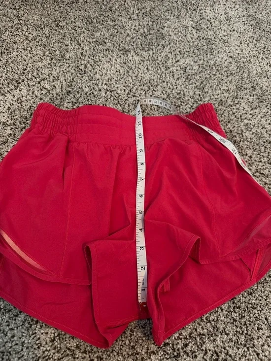 lululemon Hotty Hot HR 2.5” shorts - Picture 3 of 8